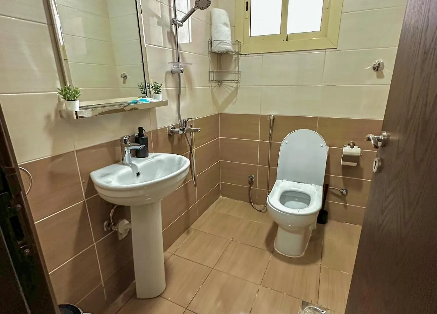 Spacious 3-Bedroom Retreat In Batha Quraish La Mecque